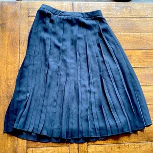 Pleated black skirt